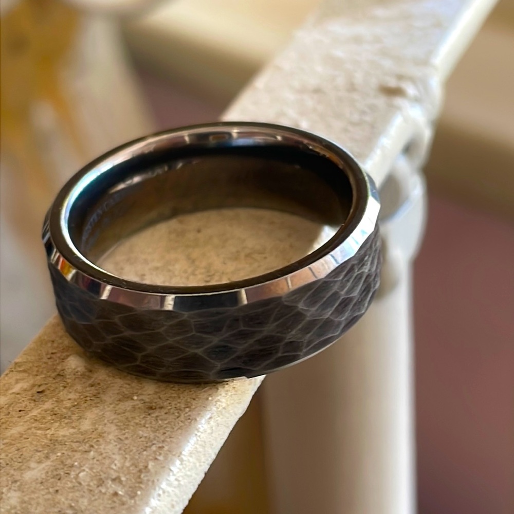 Tungsten mens wedding ring